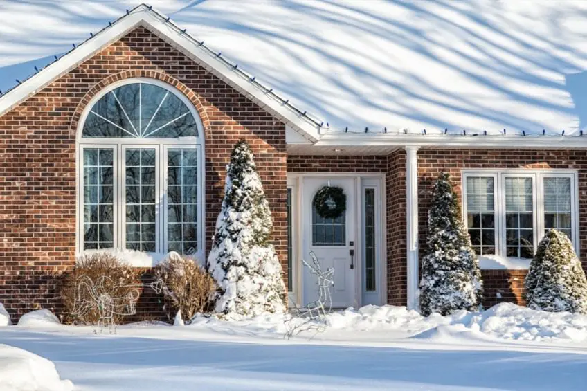 Single-family home in the winter snow