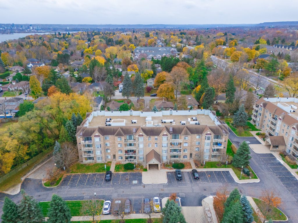 B406-216 Plains Road West, Burlington