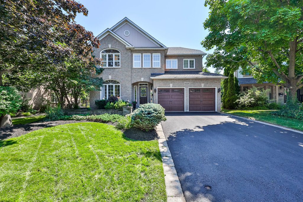 4225 Gleneagles Court, Burlington