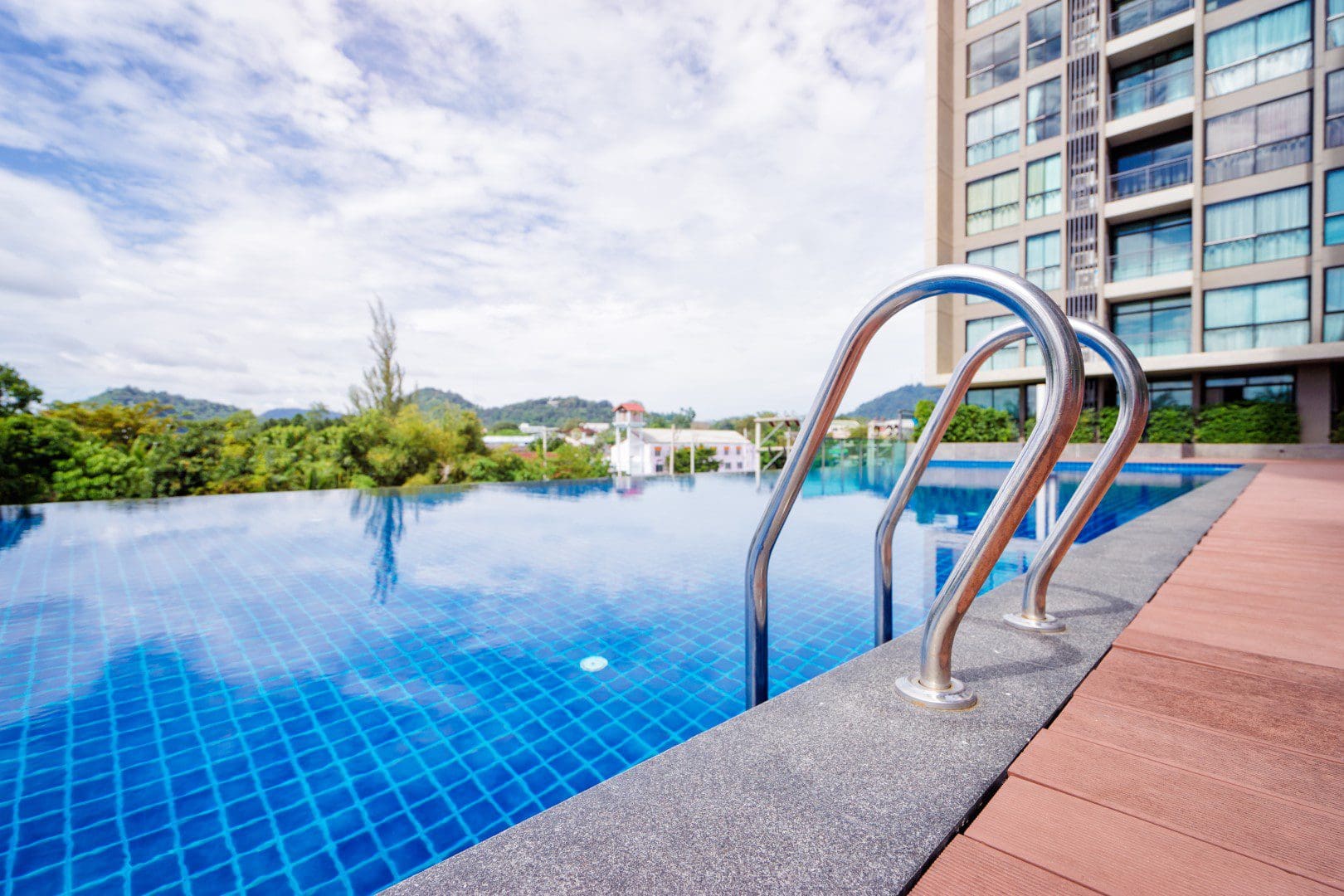 Condo amenities swimming pool 