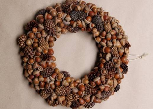 Christmas wreath of acorns